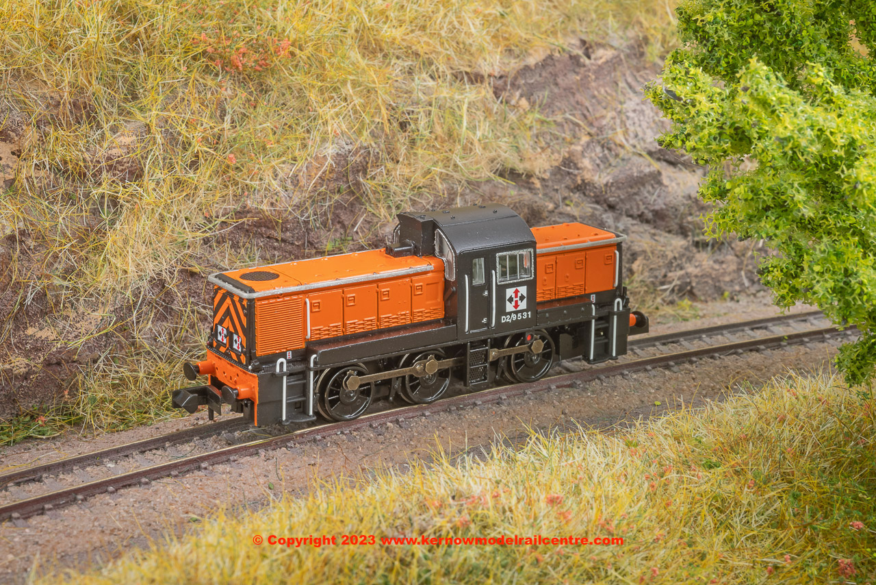 372-954 Graham Farish Class 14 Diesel Locomotive number D2/9531 NCB British Oak Orange & Black - Era 6/7